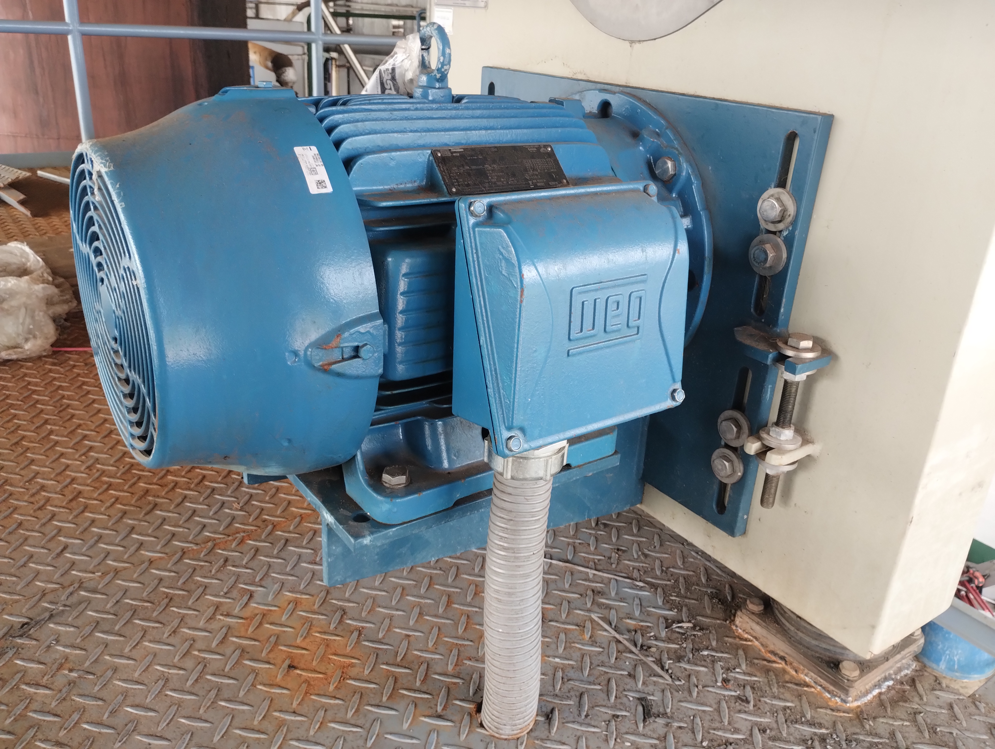 Montaje eléctrico de decantadora de lodos – vista 3